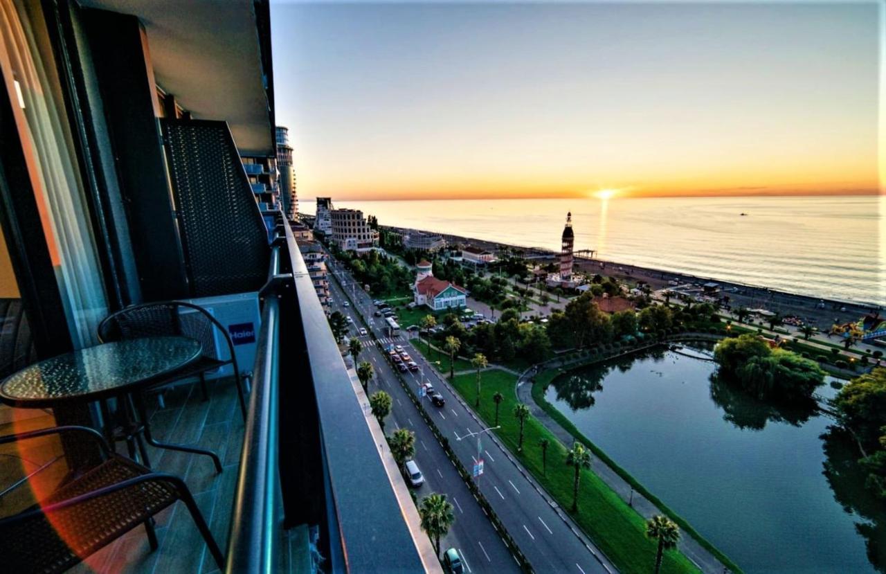 Downtown Centre In Batumi Aparthotel Orbi City In Batumi Exterior photo