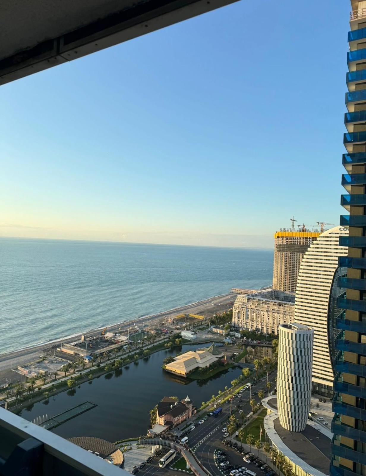 Downtown Centre In Batumi Aparthotel Orbi City In Batumi Exterior photo