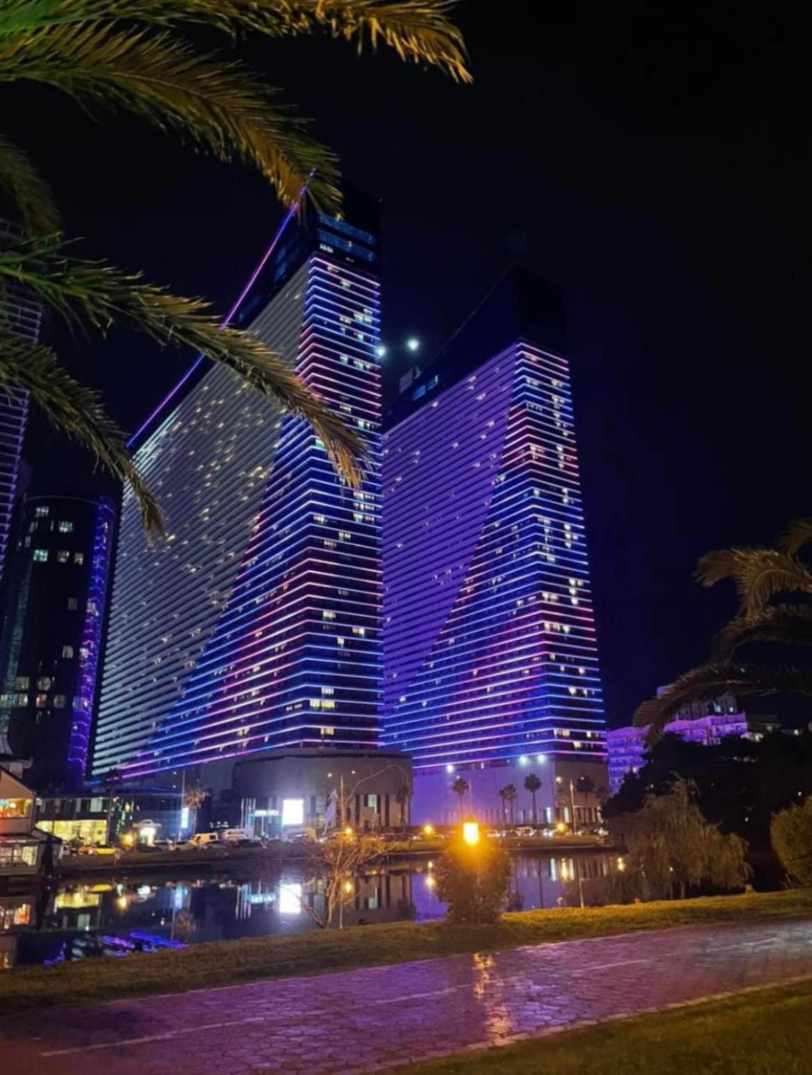 Downtown Centre In Batumi Aparthotel Orbi City In Batumi Exterior photo